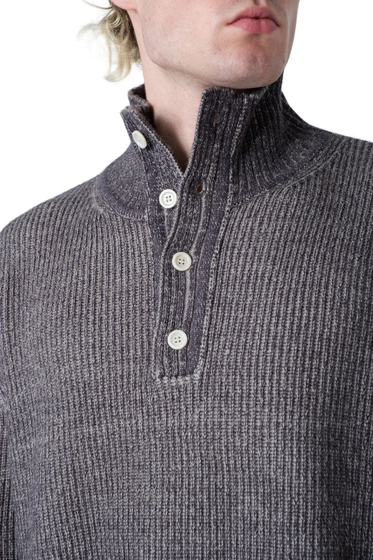 بلوفر رجالي برقبة عالية وأزرار