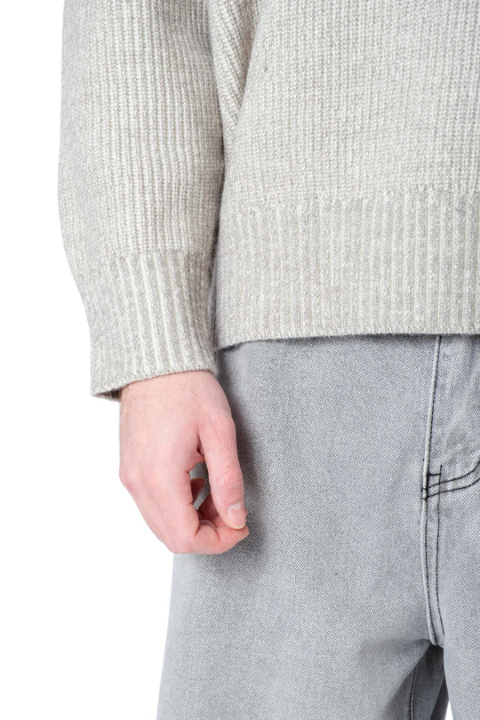 بلوفر رجالي برقبة عالية وأزرار