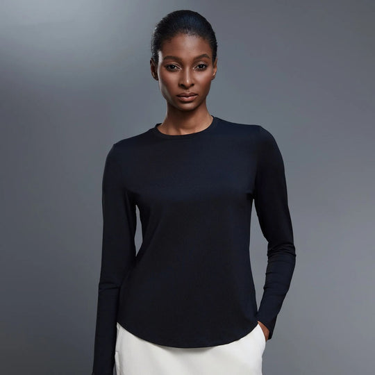 بلوزة نسائية بأكمام طويلة باللون الأسود