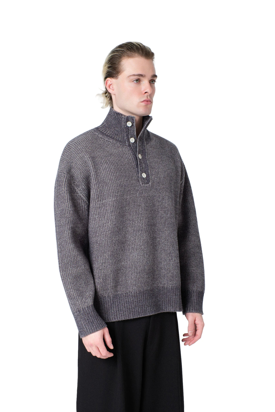 بلوفر رجالي برقبة عالية وأزرار