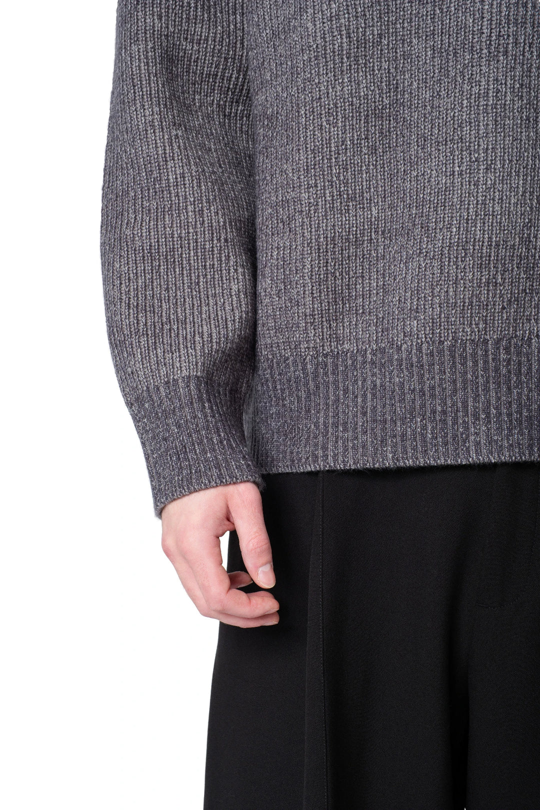 بلوفر رجالي برقبة عالية وأزرار