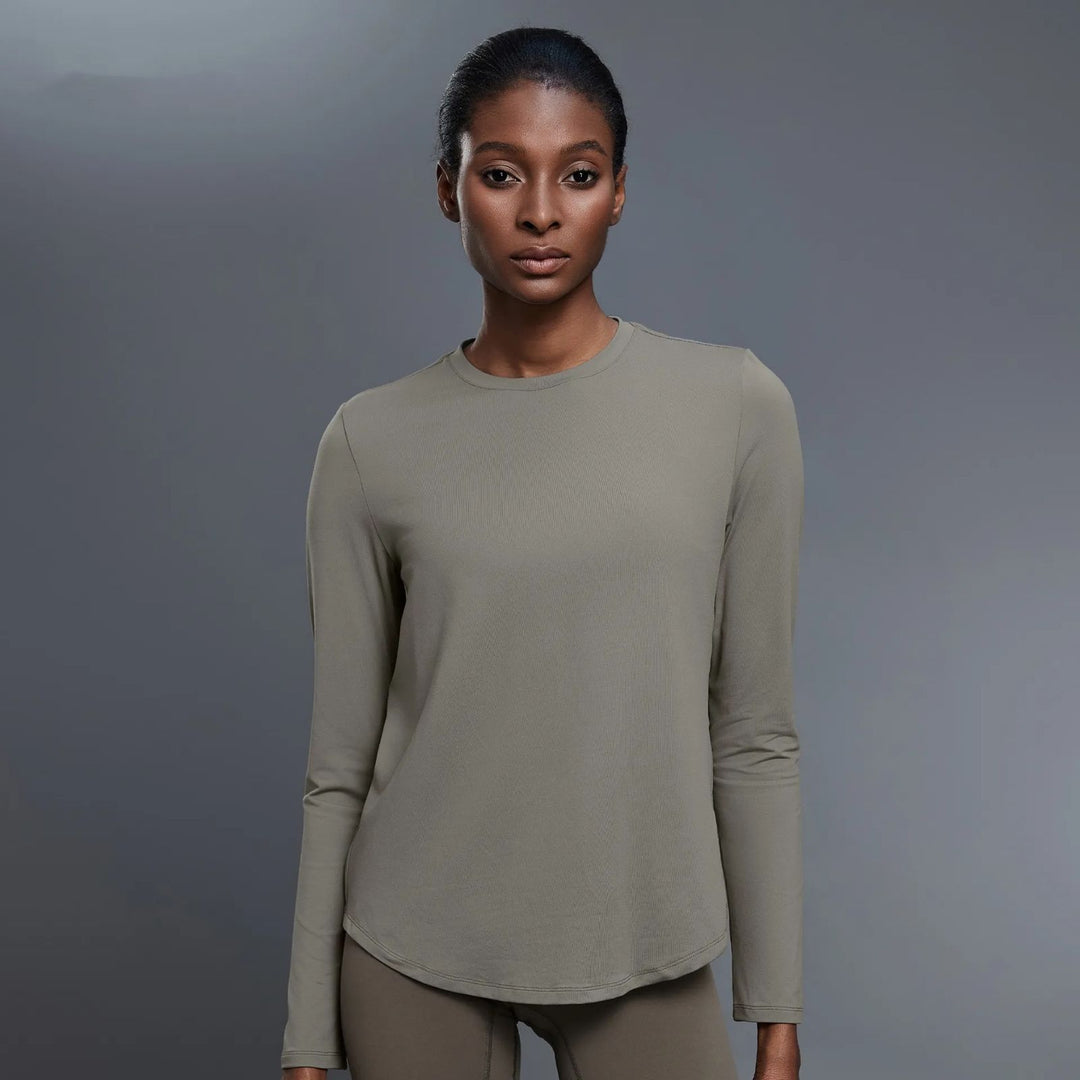 بلوزة نسائية بأكمام طويلة باللون الزيتي