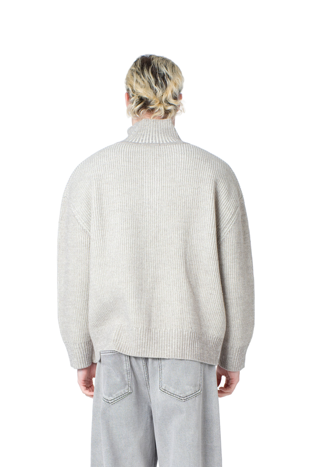 بلوفر رجالي برقبة عالية وأزرار