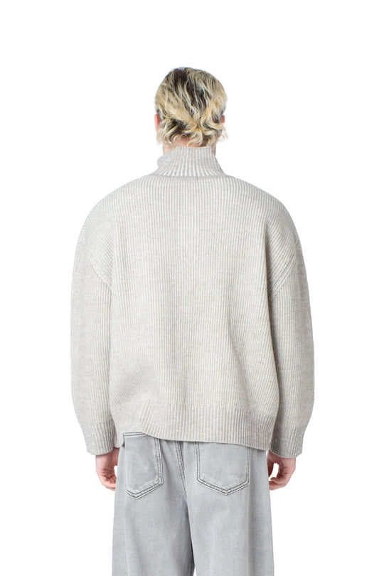 بلوفر رجالي برقبة عالية وأزرار