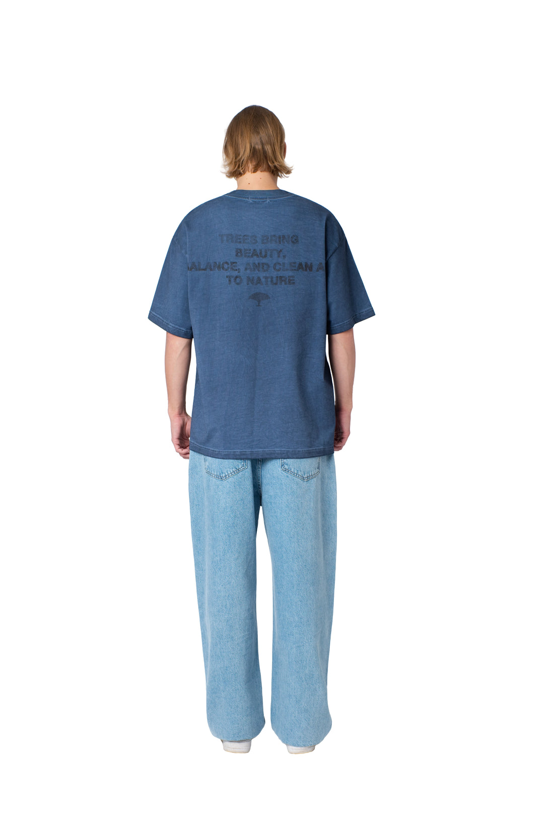 تيشيرت رمادي مطبوع من الخلف