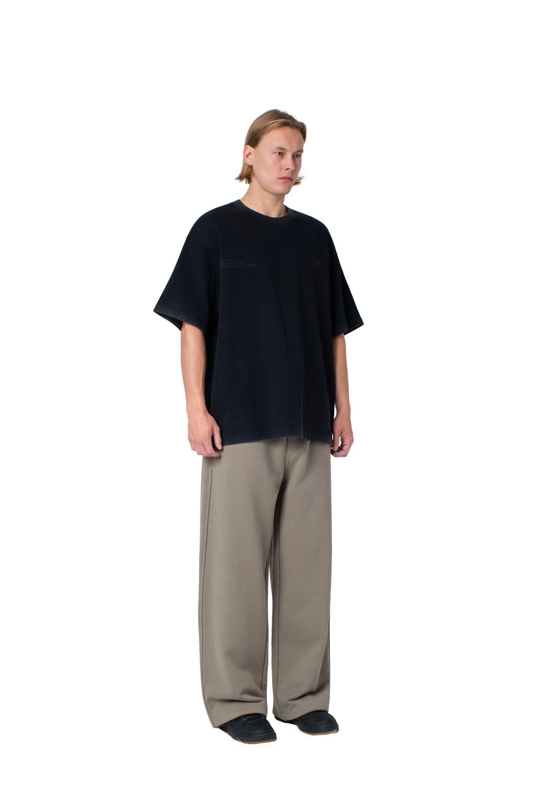 تيشيرت رمادي مطبوع من الخلف