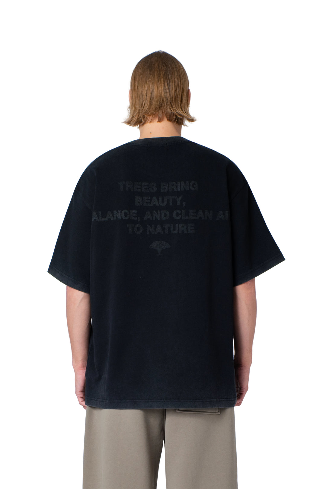 تيشيرت رمادي مطبوع من الخلف