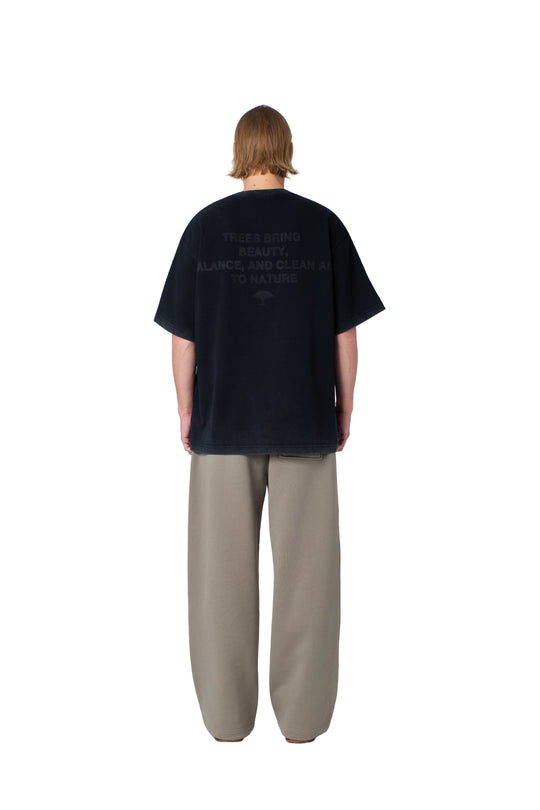 تيشيرت رمادي مطبوع من الخلف