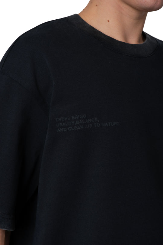 تيشيرت رمادي مطبوع من الخلف