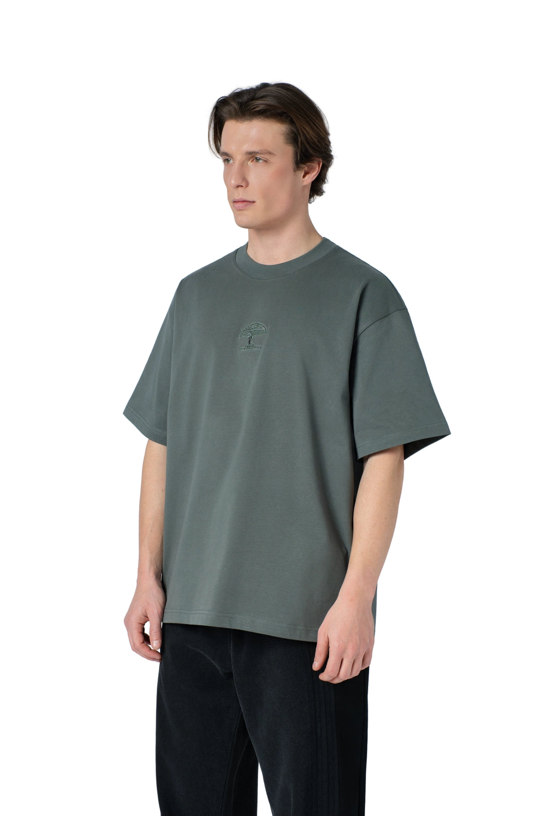 تيشيرت بيسك بتطريز من الامام