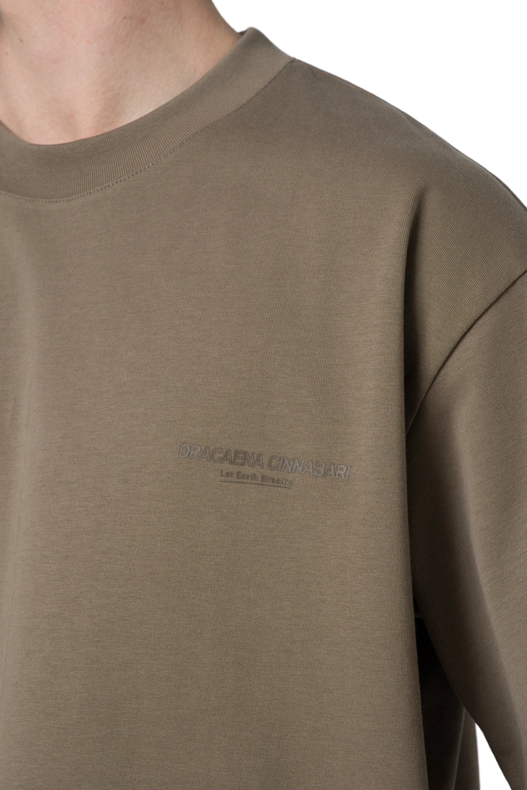 تيشيرت أوفرسايز رجالي بطبعة خلفية