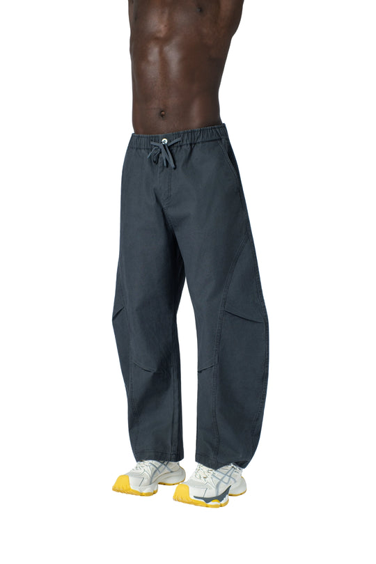 بنطال بتصميم فضفاض