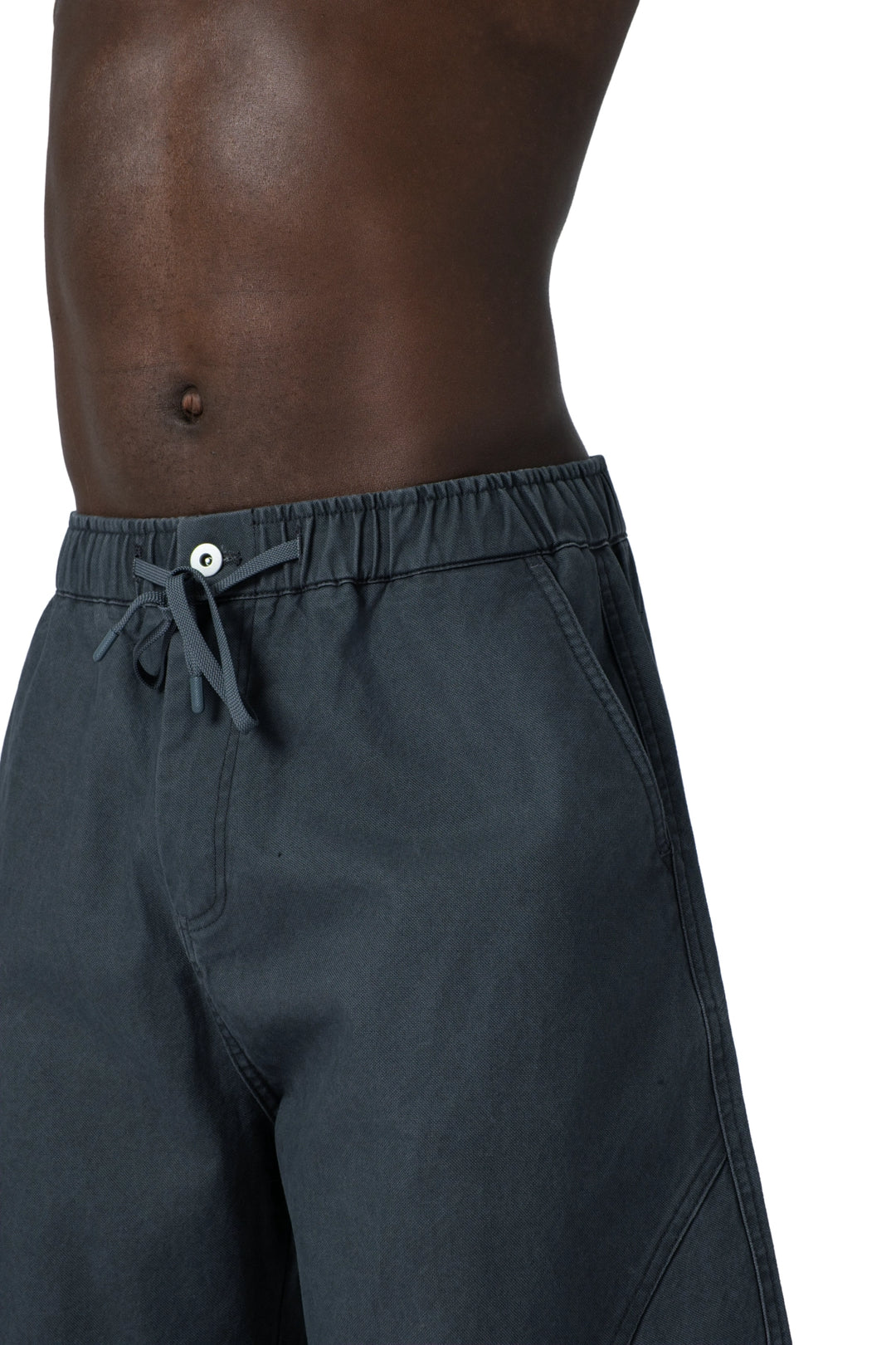 بنطال بتصميم فضفاض