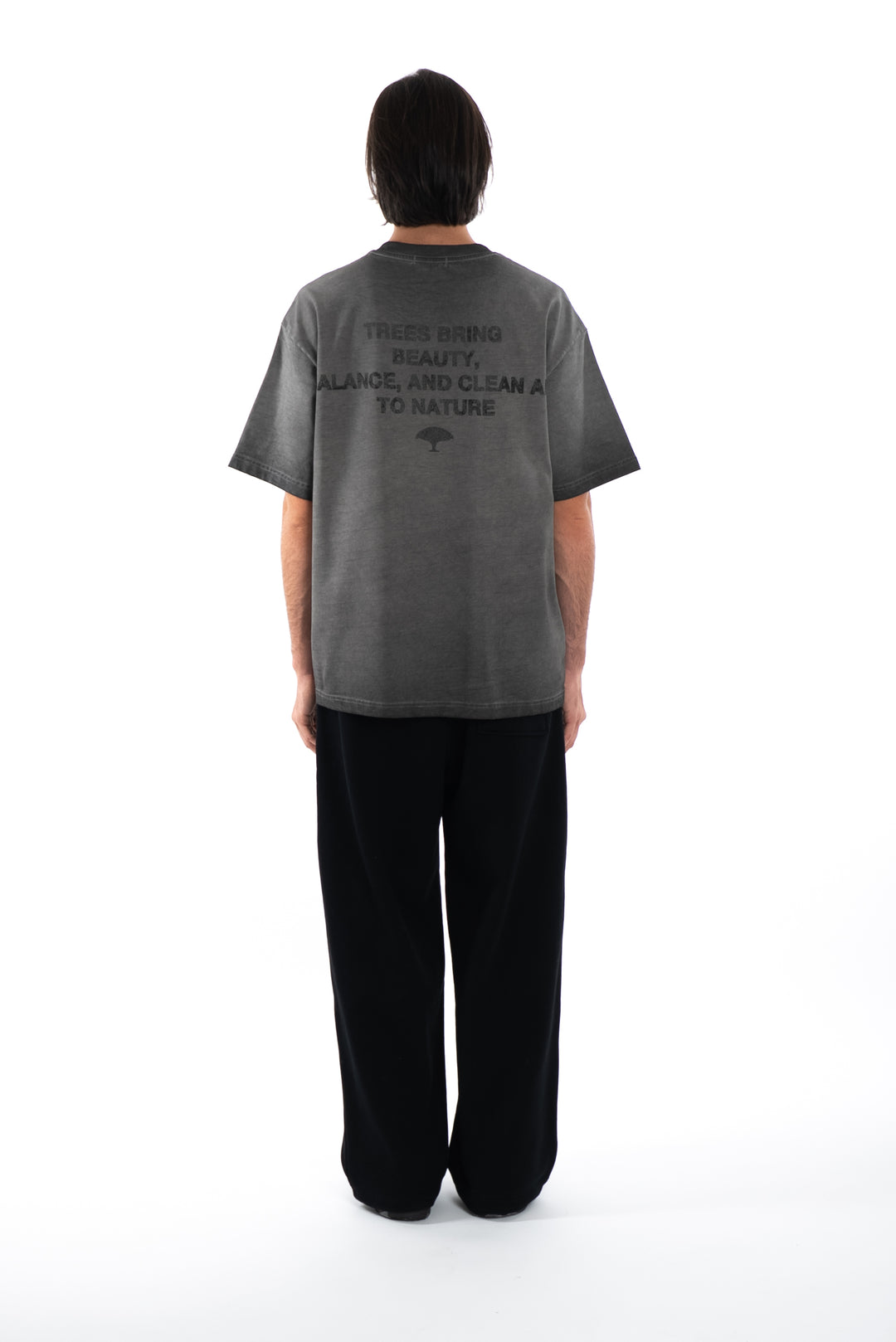 تيشيرت رمادي مطبوع من الخلف