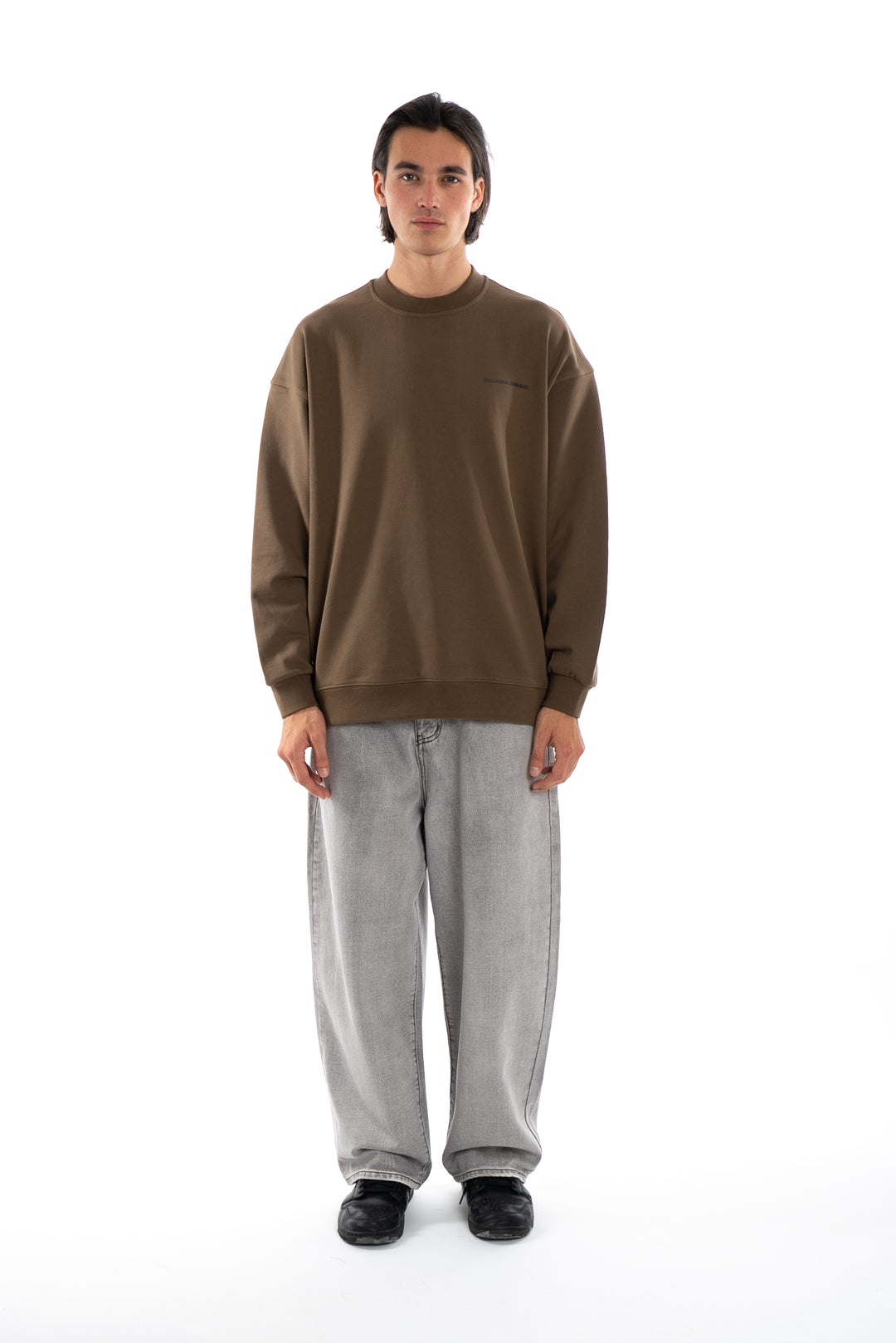 سويت شيرت بني مطبوع