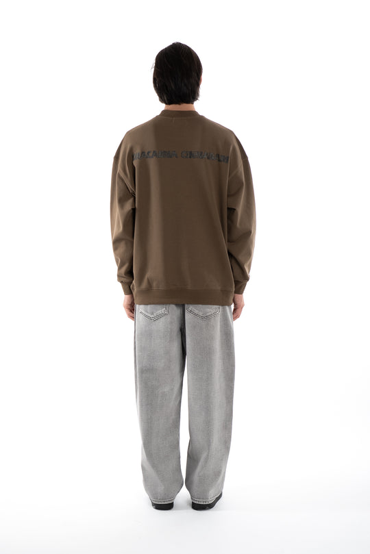 سويت شيرت بني مطبوع