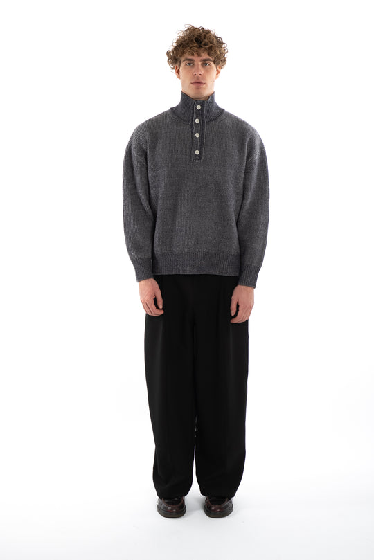 بلوفر رجالي برقبة عالية وأزرار