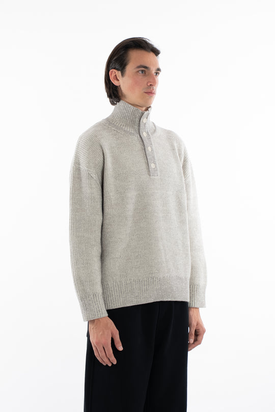 بلوفر رجالي برقبة عالية وأزرار