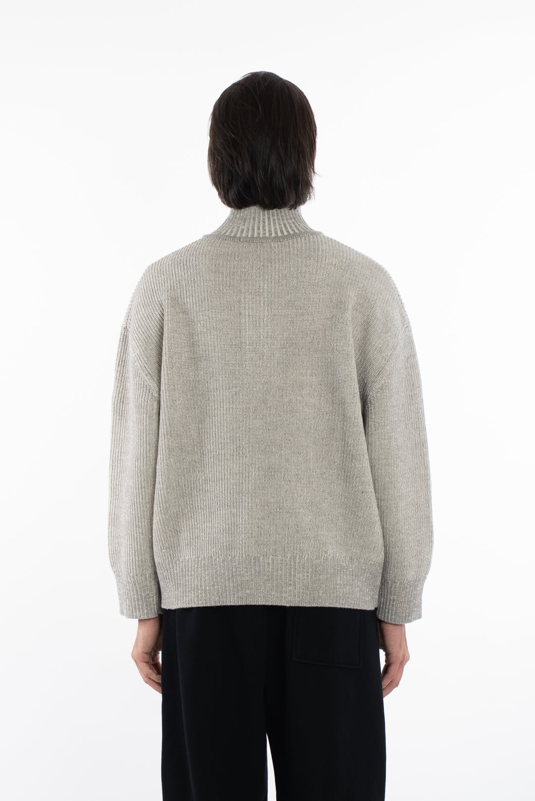 بلوفر رجالي برقبة عالية وأزرار