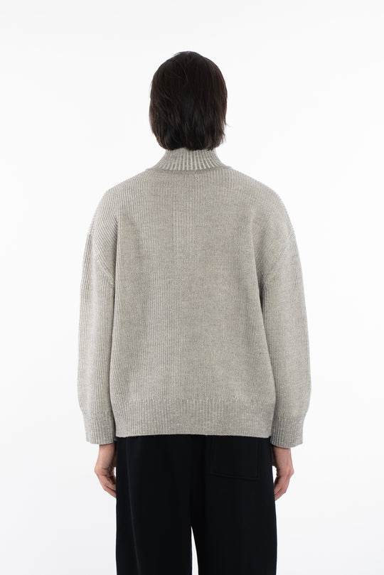 بلوفر رجالي برقبة عالية وأزرار