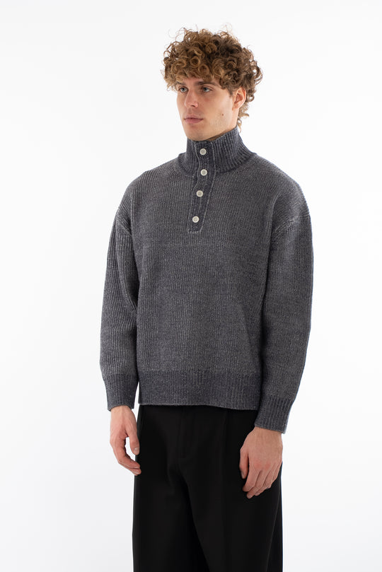 بلوفر رجالي برقبة عالية وأزرار