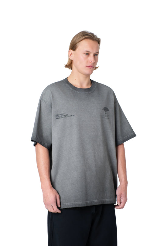 تيشيرت أزرق بكتابة مطبوعة