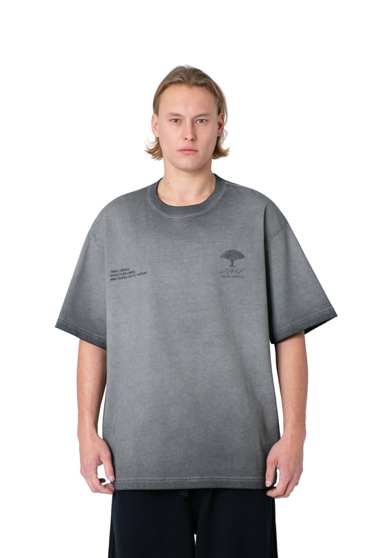 تيشيرت أزرق بكتابة مطبوعة